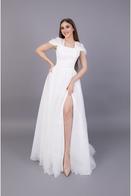 Wedding dress with a slit Layla MS-1184